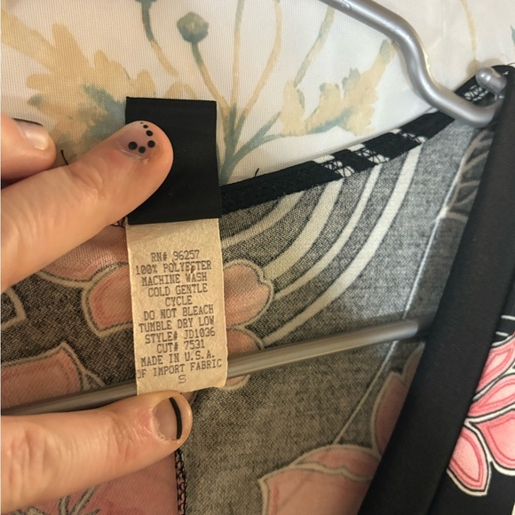 Vintage Black and Pink Sleeveless V-Neck Sheath Dress - Picture 6 of 9